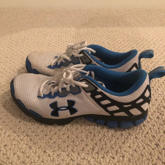 Women’s Under Armour Sneakers - Picture 1 of 3